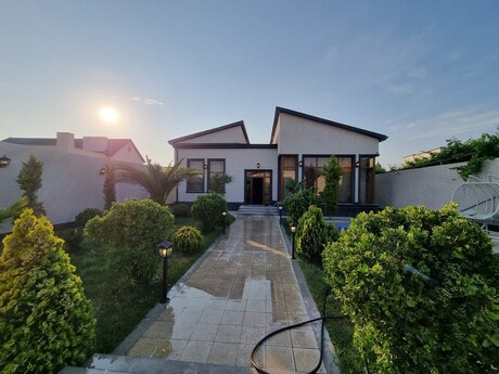 5 otaqlı həyət evi/bağ evi - Şüvəlan q. - 200 m²