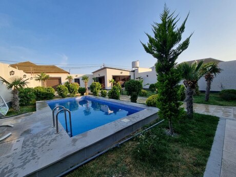 5 otaqlı həyət evi/bağ evi - Şüvəlan q. - 200 m²