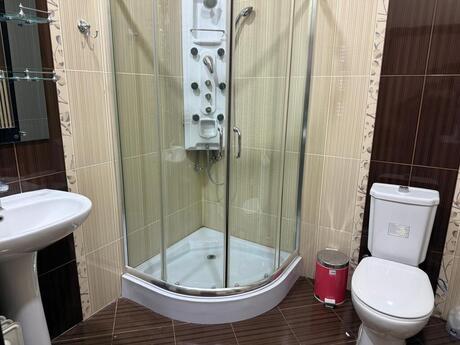 3-room new-build apartment for rent in 8 Noyabr, 140 m², 900 AZN/mo, photo 3 / 11