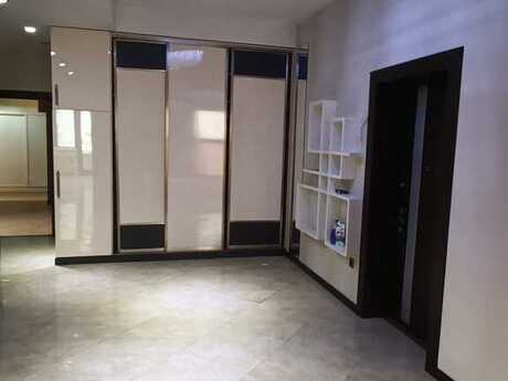 4 otaqlı yeni tikili - İnşaatçılar m. - 210 m²