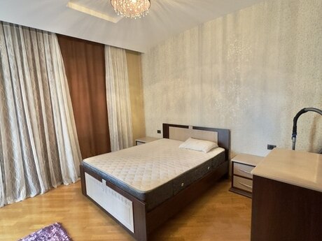3 otaqlı yeni tikili - 28 May m. - 140 m²