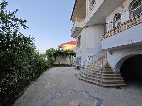 8 otaqlı həyət evi/bağ evi - Bakıxanov q. - 380 m²