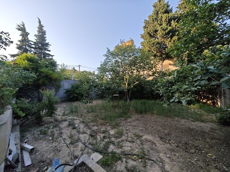 8 otaqlı həyət evi/bağ evi - Bakıxanov q. - 380 m²