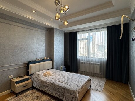 4 otaqlı yeni tikili - 8 Noyabr m. - 185 m²