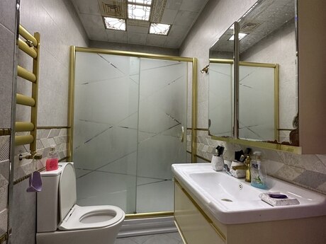 4 otaqlı yeni tikili - 8 Noyabr m. - 185 m²