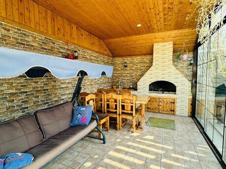 4 otaqlı həyət evi/bağ evi - Mərdəkan q. - 240 m²