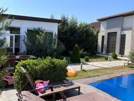 5 otaqlı həyət evi/bağ evi - Mərdəkan q. - 240 m²
