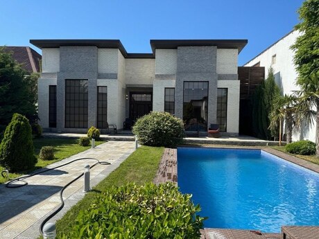 5 otaqlı həyət evi/bağ evi - Mərdəkan q. - 240 m²