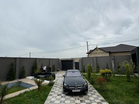 5 otaqlı həyət evi/bağ evi - Mərdəkan q. - 300 m²
