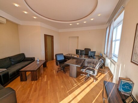 3 otaqlı ofis - 28 May m. - 105 m²