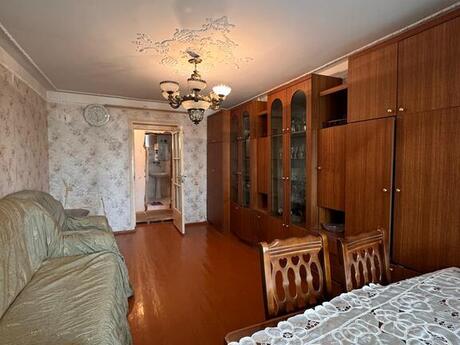 3 otaqlı köhnə tikili - Elmlər Akademiyası m. - 70 m²