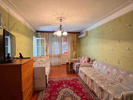 3 otaqlı köhnə tikili - Elmlər Akademiyası m. - 70 m²