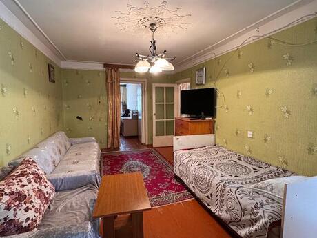 3 otaqlı köhnə tikili - Elmlər Akademiyası m. - 70 m²