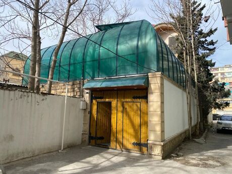 8 otaqlı həyət evi/bağ evi - Gənclik m. - 450 m²