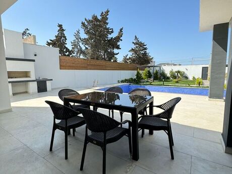 4 otaqlı həyət evi/bağ evi - Şüvəlan q. - 300 m²