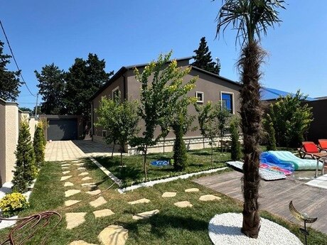4 otaqlı həyət evi/bağ evi - Buzovna q. - 300 m²