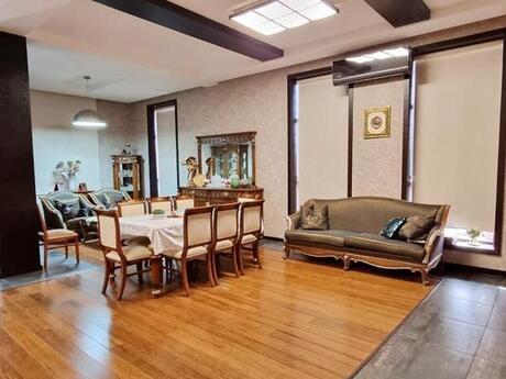 6 otaqlı həyət evi/bağ evi - Mərdəkan q. - 453 m²
