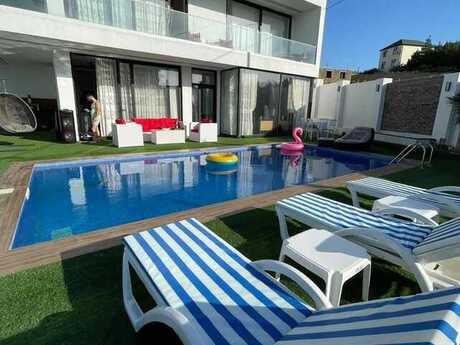 4 otaqlı həyət evi/bağ evi - Novxanı q. - 300 m²