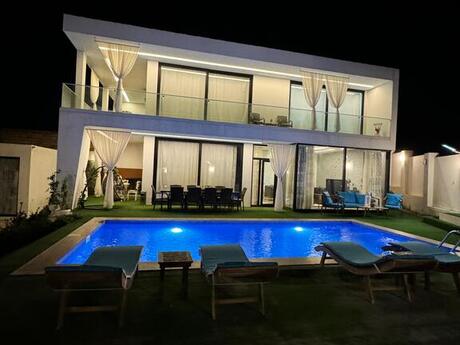 4 otaqlı həyət evi/bağ evi - Novxanı q. - 300 m²