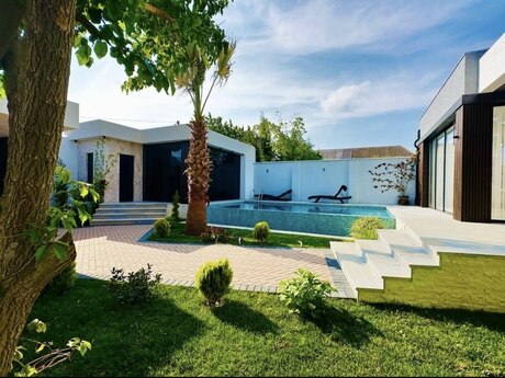 4 otaqlı həyət evi/bağ evi - Buzovna q. - 220 m²