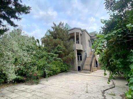 9 otaqlı həyət evi/bağ evi - Binəqədi r. - 320 m²