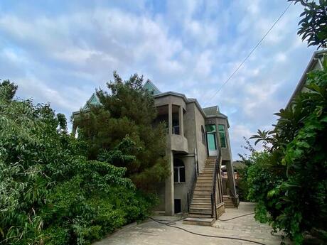 9 otaqlı həyət evi/bağ evi - Binəqədi r. - 320 m²