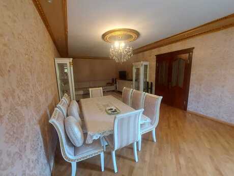 7 otaqlı həyət evi/bağ evi - Yeni Günəşli q. - 350 m²