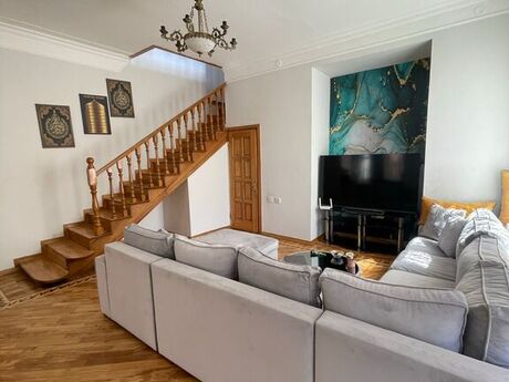 6 otaqlı həyət evi/bağ evi - Həzi Aslanov m. - 230 m²