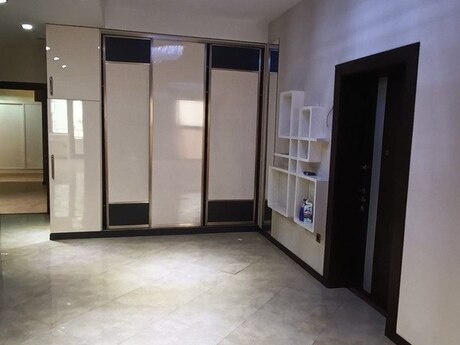 4 otaqlı yeni tikili - İnşaatçılar m. - 229 m²