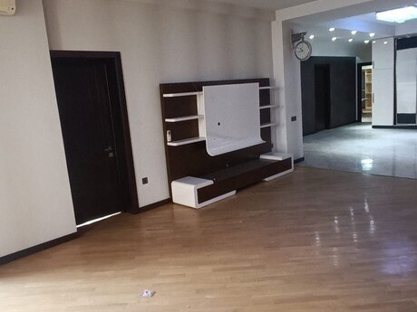 4 otaqlı mənzil, 229 m², İnşaatçılar: 449 000 ₼ 5