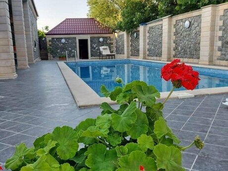 4 otaqlı həyət evi/bağ evi - Görədil q. - 200 m²