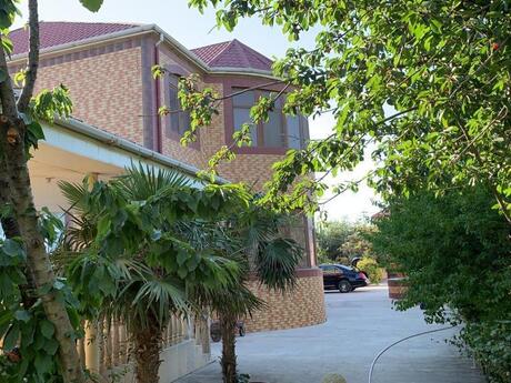 8 otaqlı həyət evi/bağ evi - Novxanı q. - 680 m²