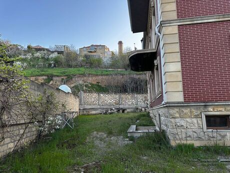 8 otaqlı həyət evi/bağ evi - Qaraçuxur q. - 420 m²