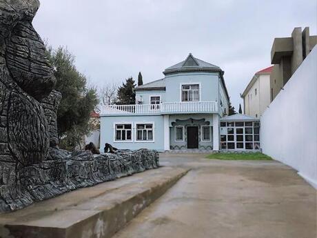 12 otaqlı həyət evi/bağ evi - Mərdəkan q. - 560 m²