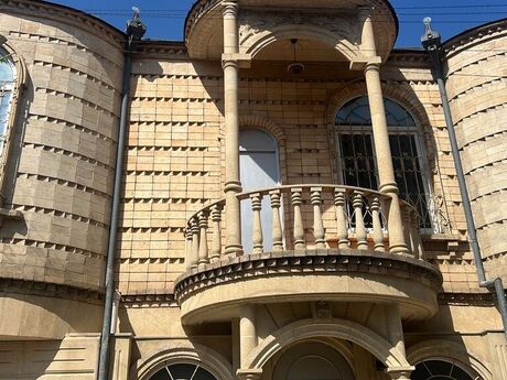 10 otaqlı həyət evi/bağ evi - Nəsimi m. - 550 m²