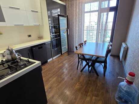 4 otaqlı yeni tikili - 8 Noyabr m. - 185 m²