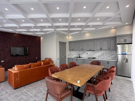 4 otaqlı həyət evi/bağ evi - Mərdəkan q. - 300 m²