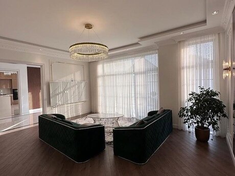 4 otaqlı həyət evi/bağ evi - Mərdəkan q. - 300 m²