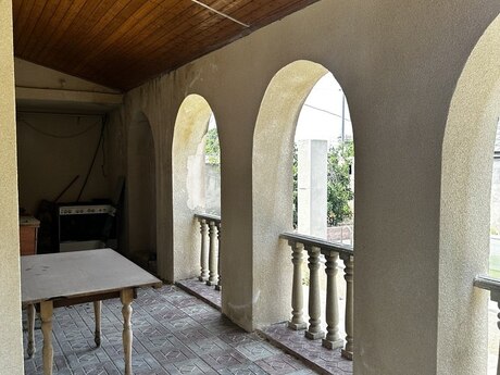 4 otaqlı həyət evi/bağ evi - Novxanı q. - 200 m²