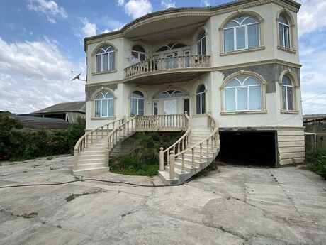 7 otaqlı həyət evi/bağ evi - M.Ə.Rəsulzadə q. - 512 m²