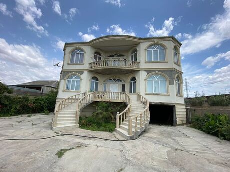 7 otaqlı həyət evi/bağ evi - M.Ə.Rəsulzadə q. - 512 m²