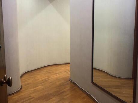 4 otaqlı yeni tikili - İnşaatçılar m. - 200 m²