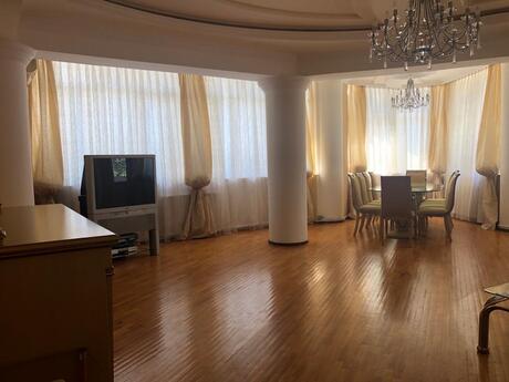 Elan №5303156 - Bakı, İnşaatçılar m., 4 otaqlı, 200 m², 2/10 mərtəbə