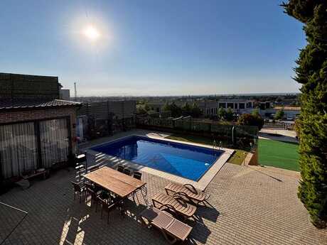 5 otaqlı həyət evi/bağ evi - Novxanı q. - 300 m²