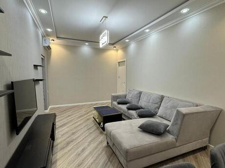 2 otaqlı köhnə tikili - Neftçilər m. - 70 m²