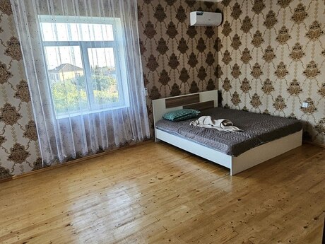 6 otaqlı həyət evi/bağ evi - Buzovna q. - 200 m²