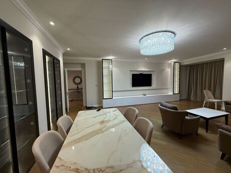 4-room apartment for rent, 200 m², Səbail: 4 000 ₼/mo 5