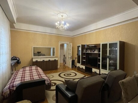 3 otaqlı mənzil, 135 m², İnşaatçılar: 420 000 ₼ 3