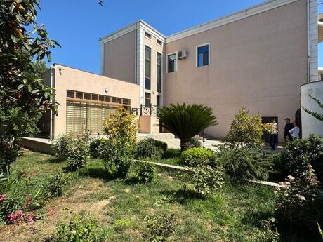 House with Garden, Villa For Sale