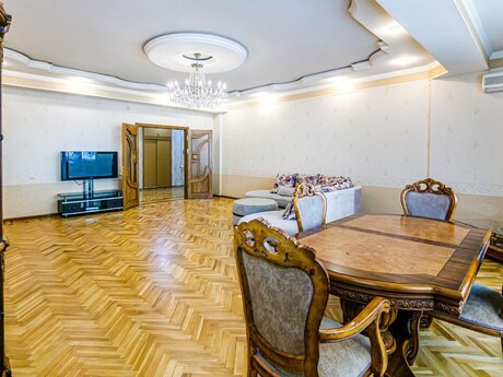 3 otaqlı yeni tikili - 28 May m. - 175 m²